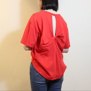 Back slit t-shirt